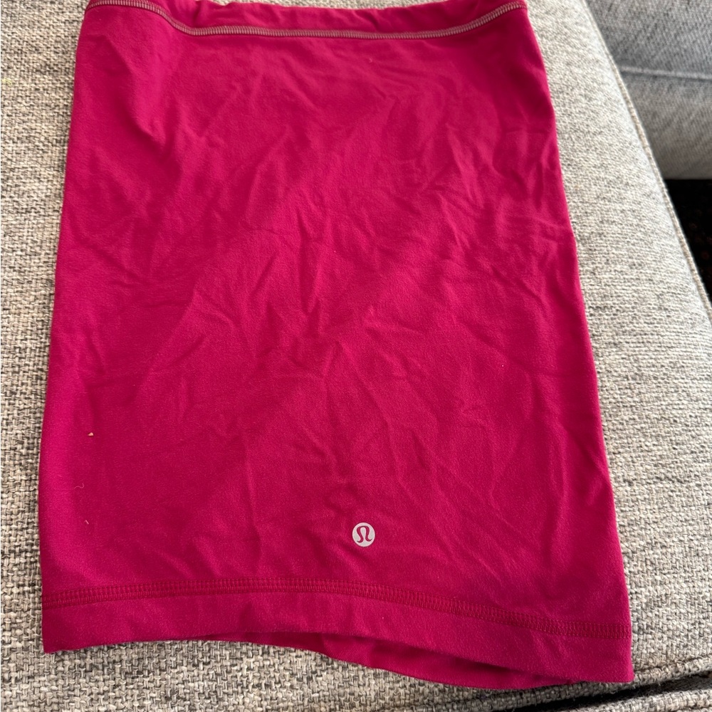 Lululemon Athletica Fuchsia neck scarf, great condition